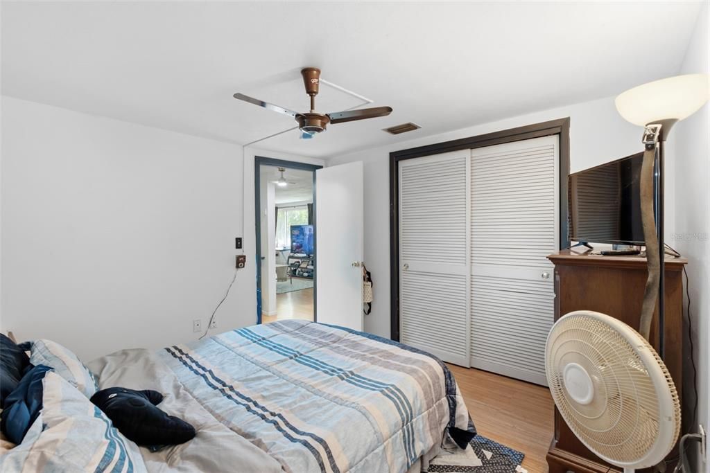 For Sale: $219,990 (2 beds, 1 baths, 1050 Square Feet)