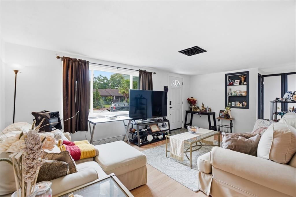 For Sale: $219,990 (2 beds, 1 baths, 1050 Square Feet)