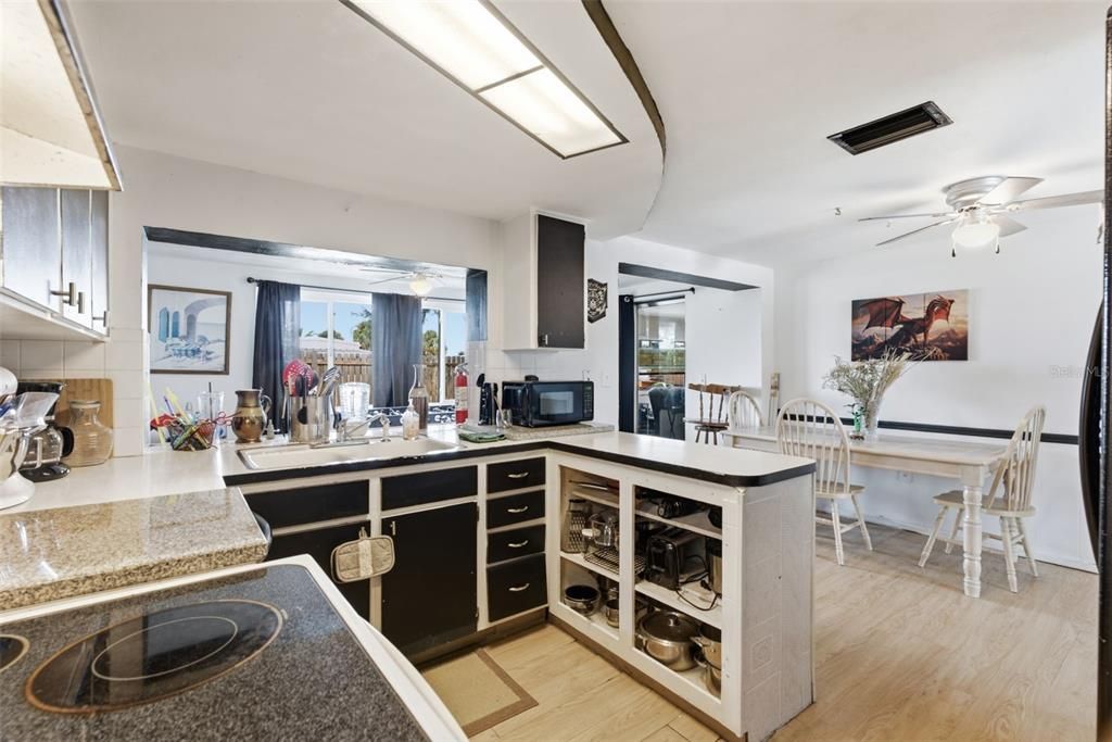 For Sale: $219,990 (2 beds, 1 baths, 1050 Square Feet)