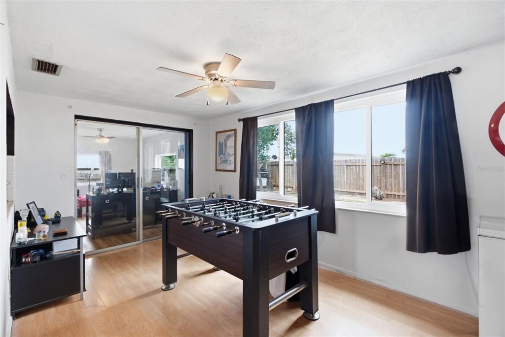 For Sale: $219,990 (2 beds, 1 baths, 1050 Square Feet)