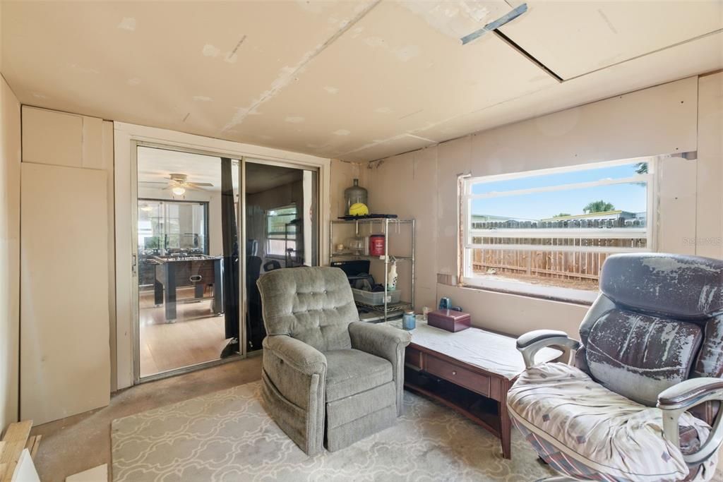 For Sale: $219,990 (2 beds, 1 baths, 1050 Square Feet)
