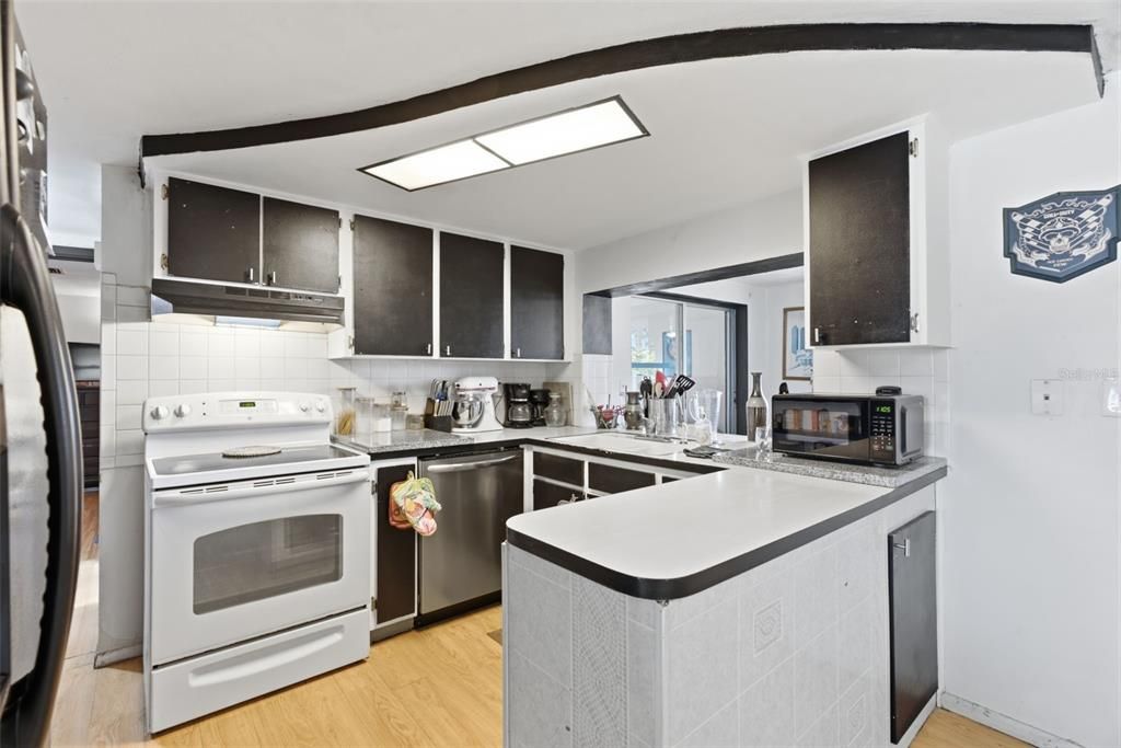 For Sale: $219,990 (2 beds, 1 baths, 1050 Square Feet)