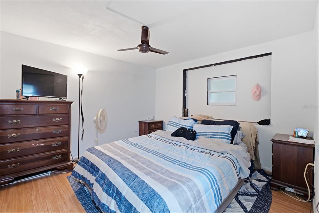 For Sale: $219,990 (2 beds, 1 baths, 1050 Square Feet)