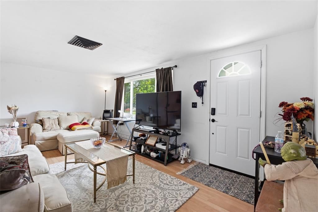 For Sale: $219,990 (2 beds, 1 baths, 1050 Square Feet)