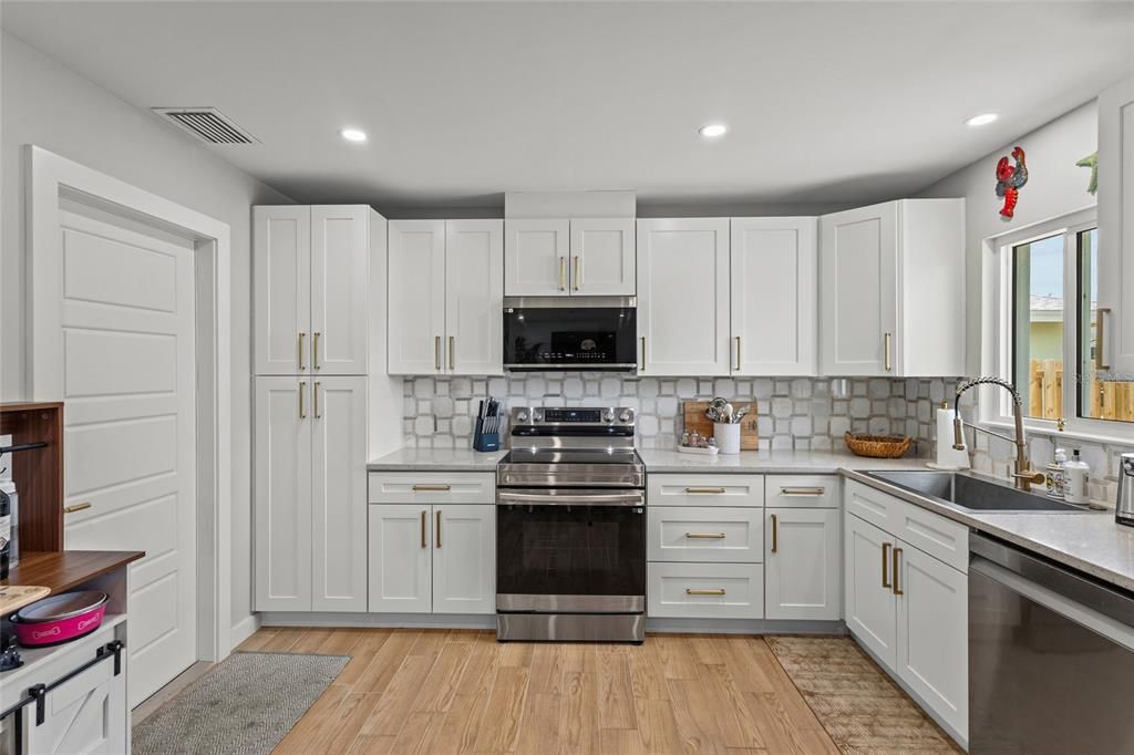 En Venta: $474,900 (3 camas, 2 baños, 1429 Pies cuadrados)