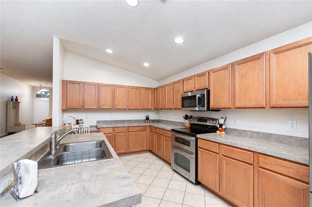 En Venta: $459,000 (4 camas, 2 baños, 2014 Pies cuadrados)