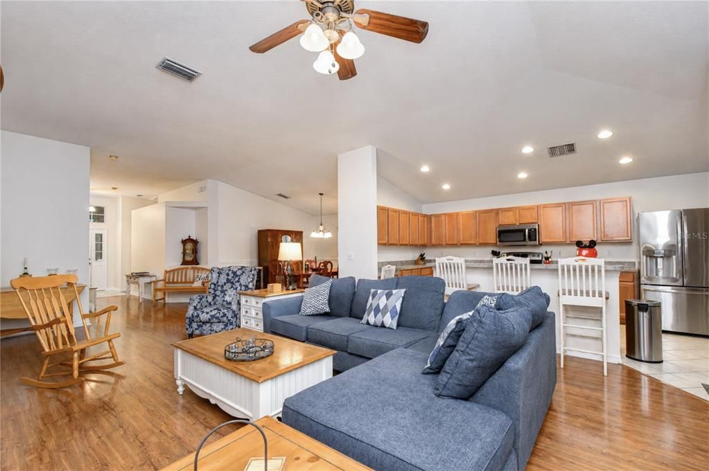 En Venta: $459,000 (4 camas, 2 baños, 2014 Pies cuadrados)