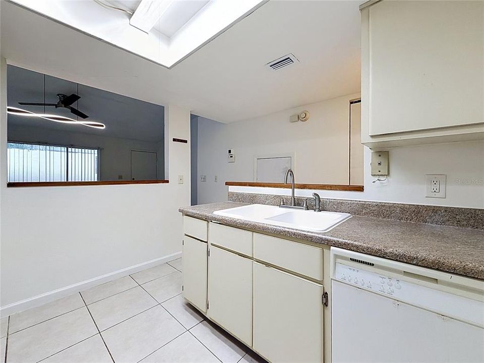 En Venta: $148,500 (2 camas, 2 baños, 975 Pies cuadrados)