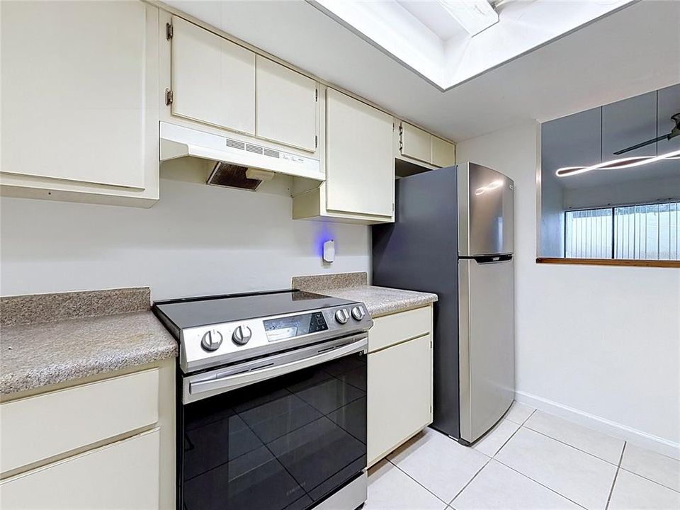 En Venta: $148,500 (2 camas, 2 baños, 975 Pies cuadrados)