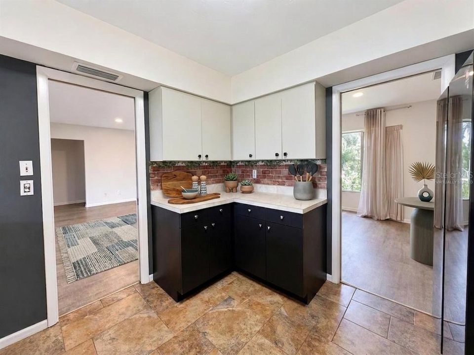 En Venta: $400,000 (3 camas, 3 baños, 1949 Pies cuadrados)