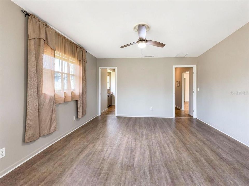 En Venta: $400,000 (3 camas, 3 baños, 1949 Pies cuadrados)