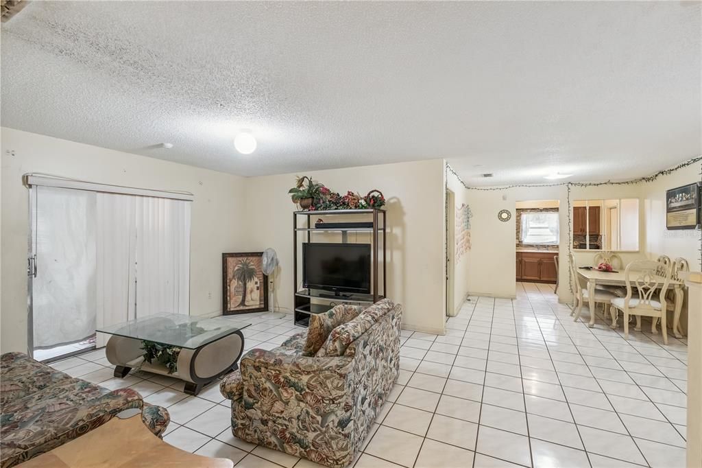 For Sale: $285,900 (3 beds, 2 baths, 1210 Square Feet)