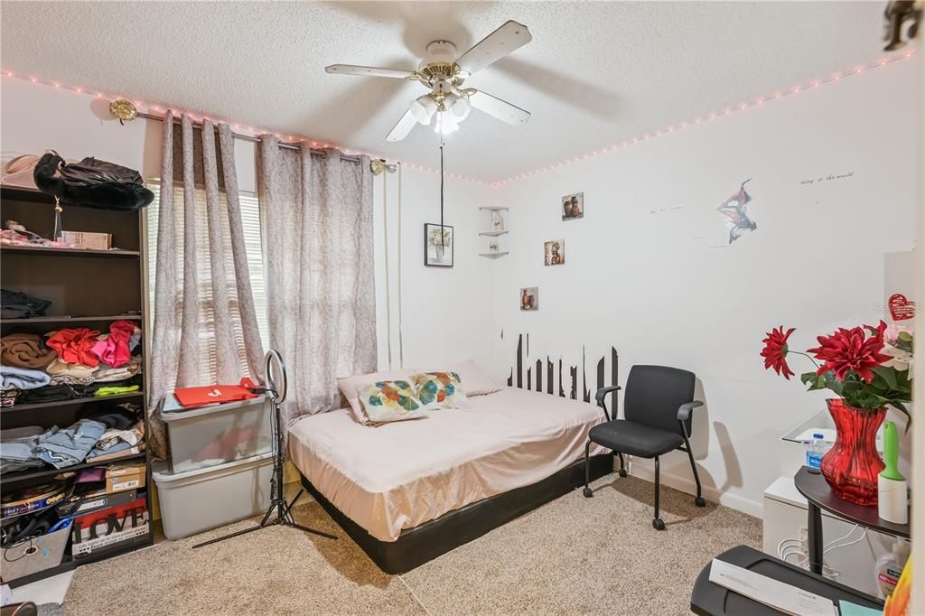 For Sale: $285,900 (3 beds, 2 baths, 1210 Square Feet)