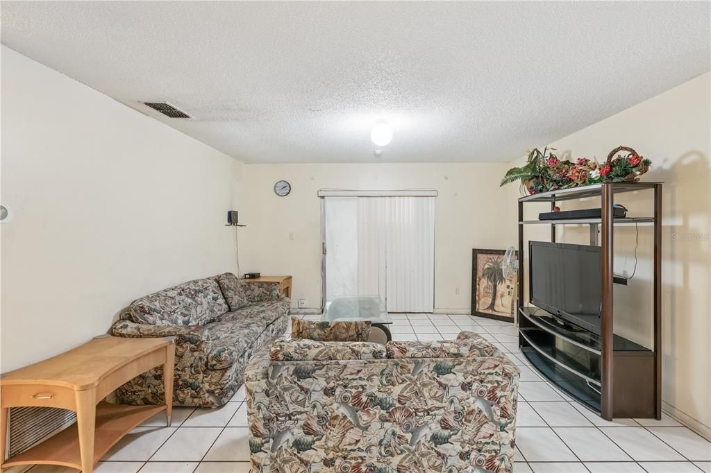 For Sale: $285,900 (3 beds, 2 baths, 1210 Square Feet)