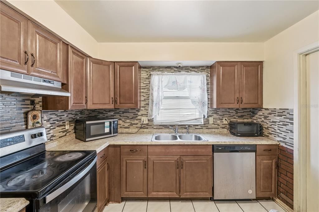 For Sale: $285,900 (3 beds, 2 baths, 1210 Square Feet)