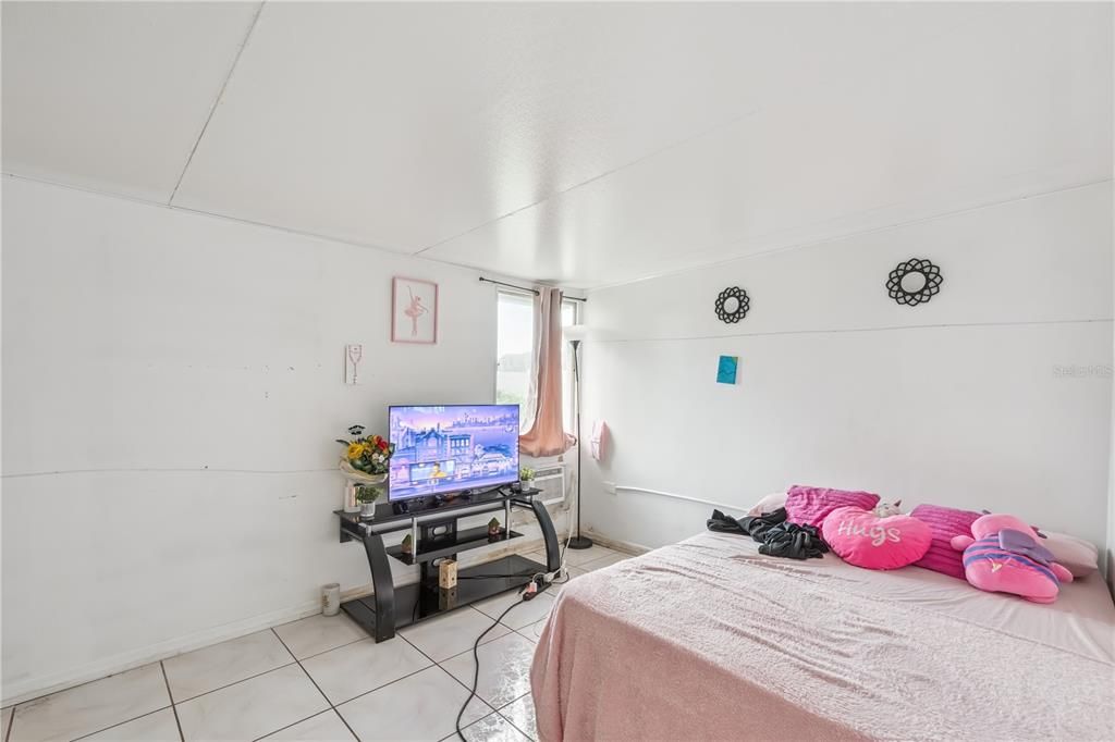 For Sale: $285,900 (3 beds, 2 baths, 1210 Square Feet)
