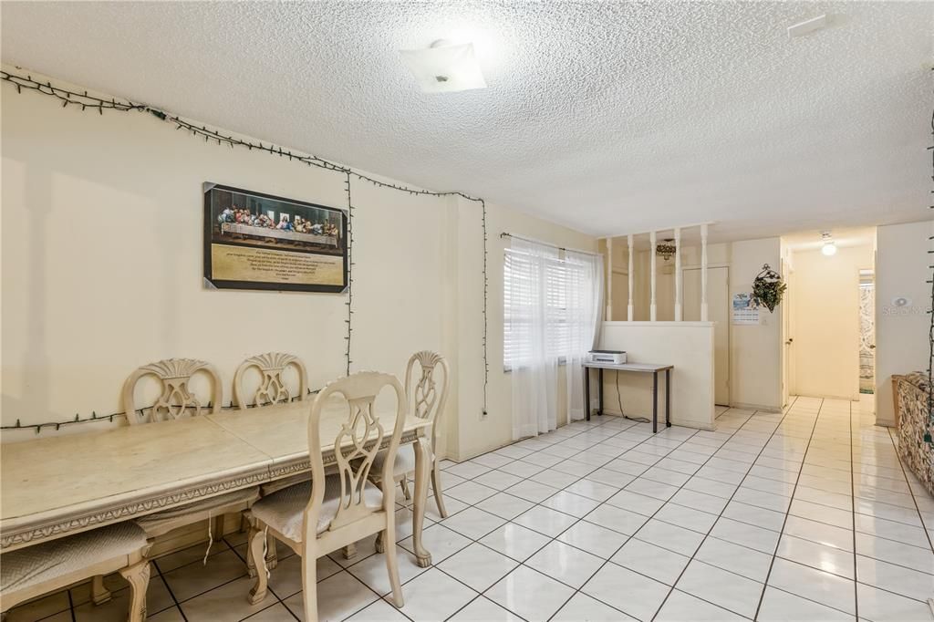 For Sale: $285,900 (3 beds, 2 baths, 1210 Square Feet)