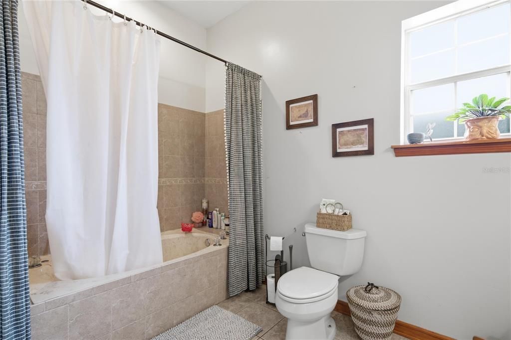 For Sale: $499,999 (4 beds, 2 baths, 2768 Square Feet)