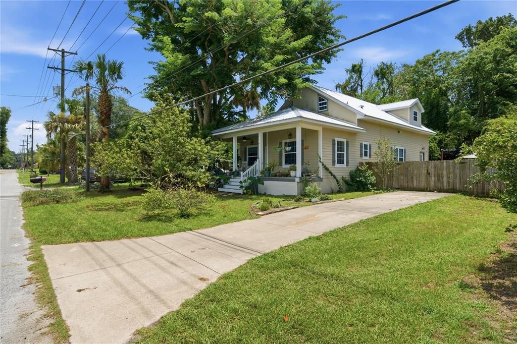 For Sale: $499,999 (4 beds, 2 baths, 2768 Square Feet)