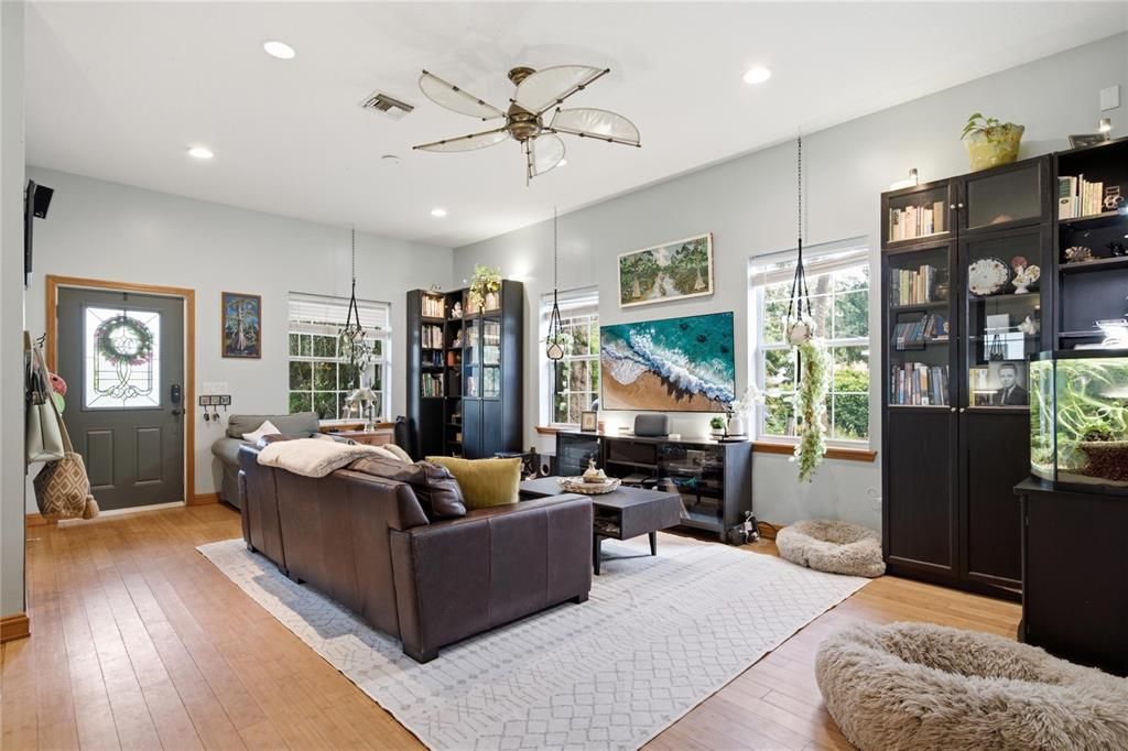 For Sale: $499,999 (4 beds, 2 baths, 2768 Square Feet)