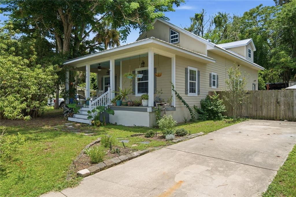 For Sale: $499,999 (4 beds, 2 baths, 2768 Square Feet)