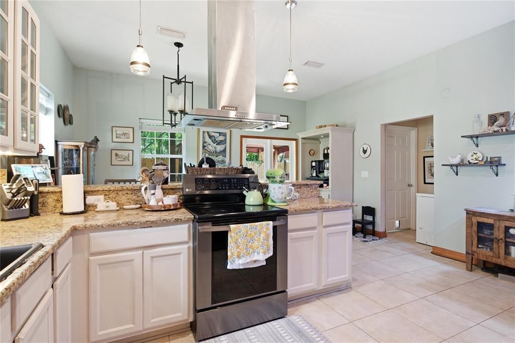 For Sale: $499,999 (4 beds, 2 baths, 2768 Square Feet)