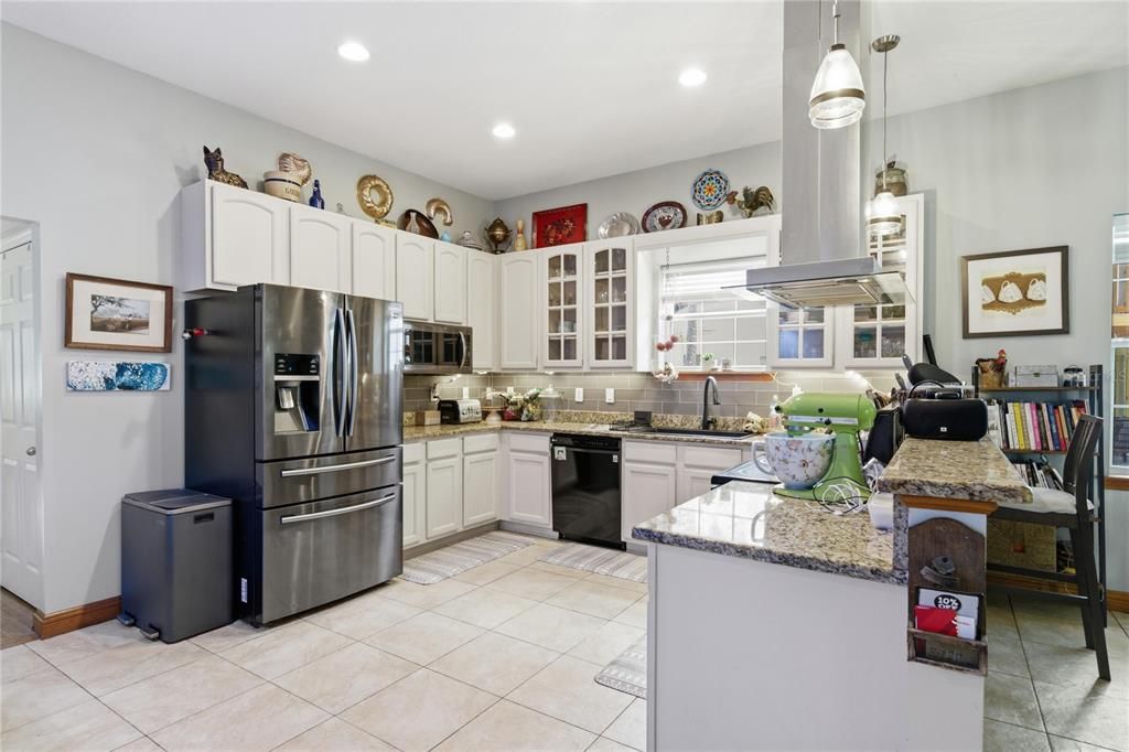 For Sale: $499,999 (4 beds, 2 baths, 2768 Square Feet)