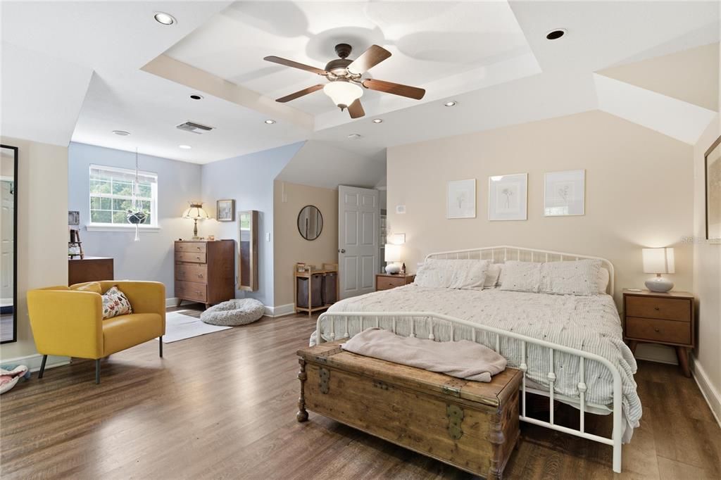 For Sale: $499,999 (4 beds, 2 baths, 2768 Square Feet)