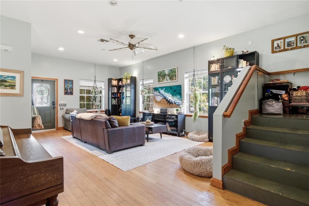 For Sale: $499,999 (4 beds, 2 baths, 2768 Square Feet)