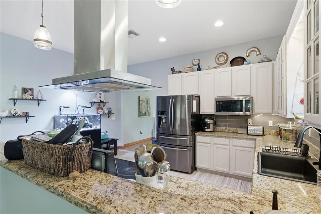 For Sale: $499,999 (4 beds, 2 baths, 2768 Square Feet)