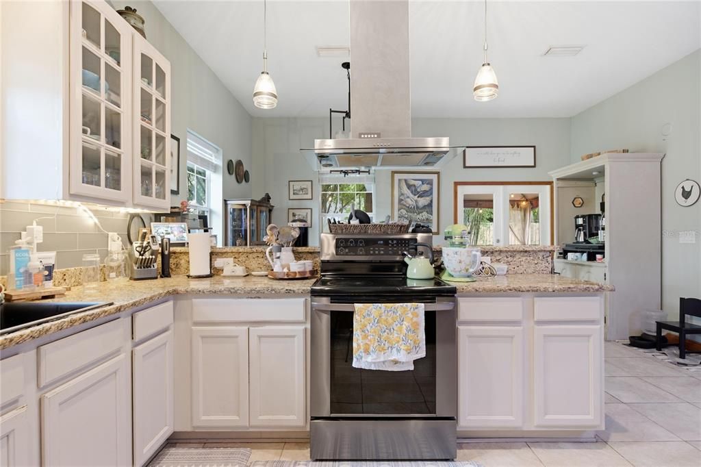 For Sale: $499,999 (4 beds, 2 baths, 2768 Square Feet)