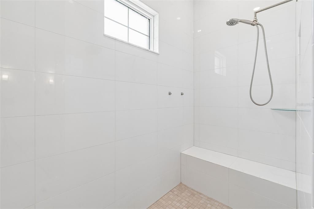 На продажу: $999,999 (3 спален, 2 ванн, 2807 Квадратных фут)
