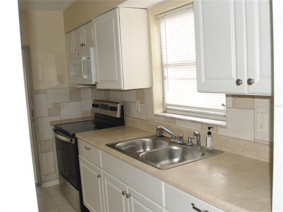 En Venta: $390,000 (4 camas, 0 baños, 2411 Pies cuadrados)