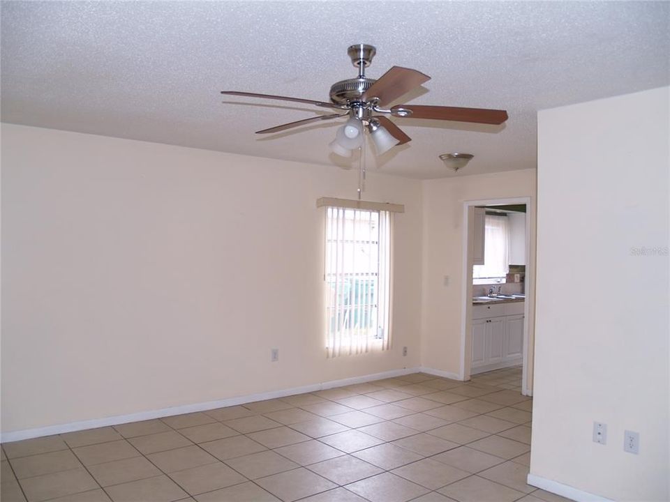En Venta: $390,000 (4 camas, 0 baños, 2411 Pies cuadrados)