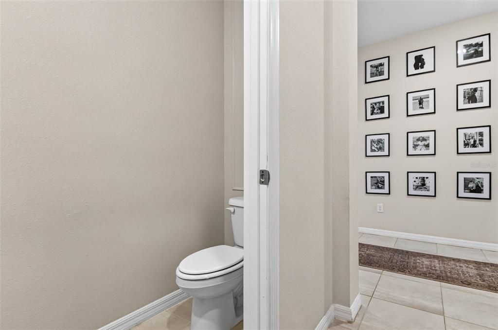 На продажу: $409,900 (4 спален, 2 ванн, 2043 Квадратных фут)