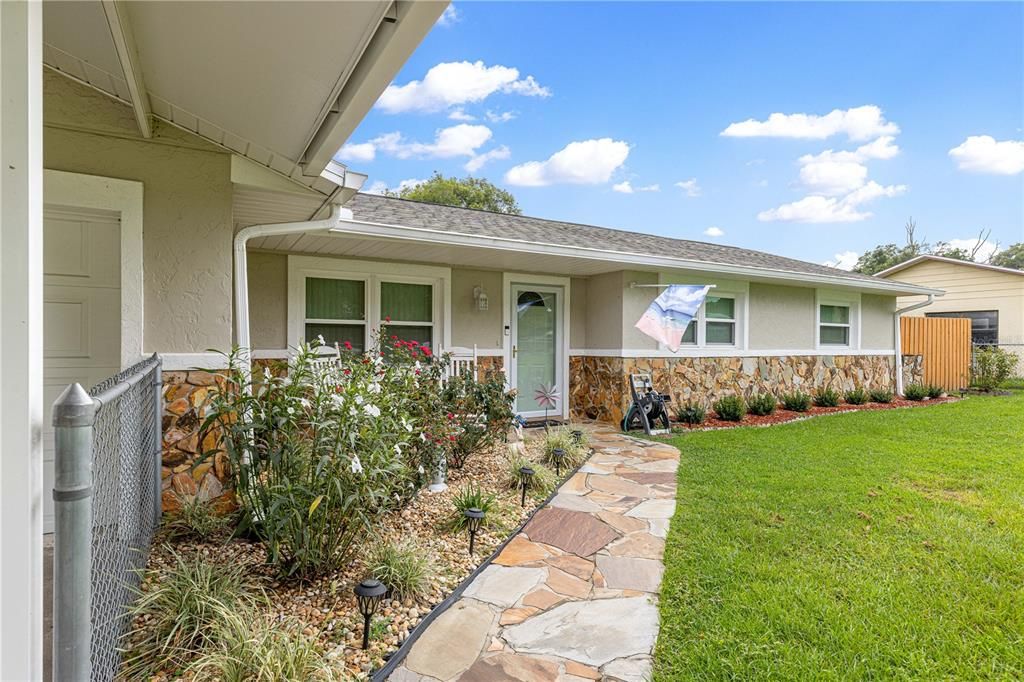 For Sale: $274,900 (3 beds, 2 baths, 1123 Square Feet)