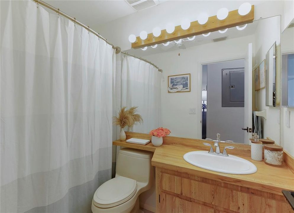 На продажу: $395,000 (3 спален, 2 ванн, 990 Квадратных фут)