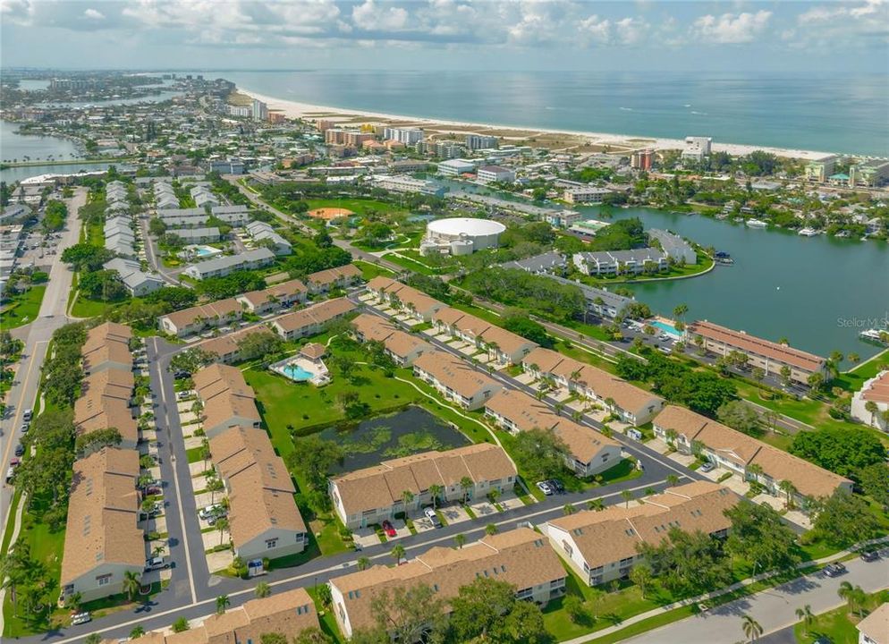 На продажу: $395,000 (3 спален, 2 ванн, 990 Квадратных фут)
