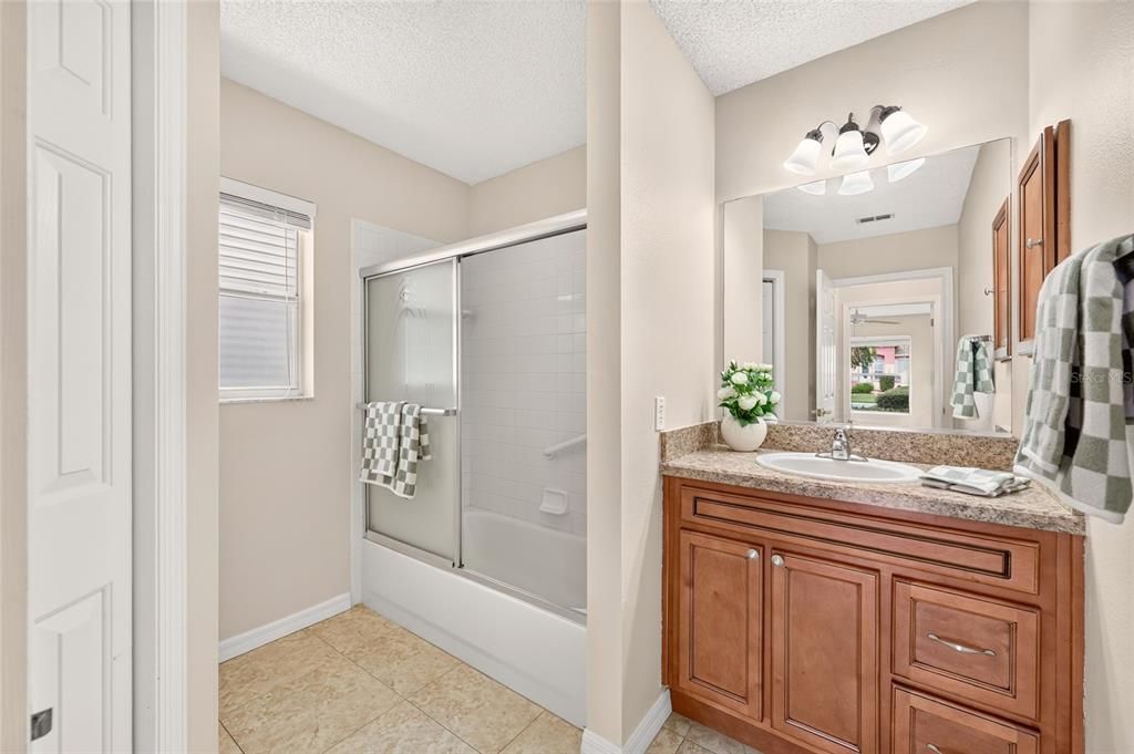 For Sale: $350,000 (2 beds, 2 baths, 1417 Square Feet)