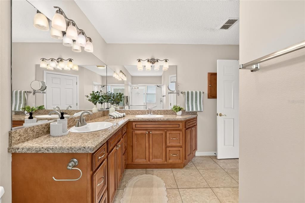 For Sale: $350,000 (2 beds, 2 baths, 1417 Square Feet)