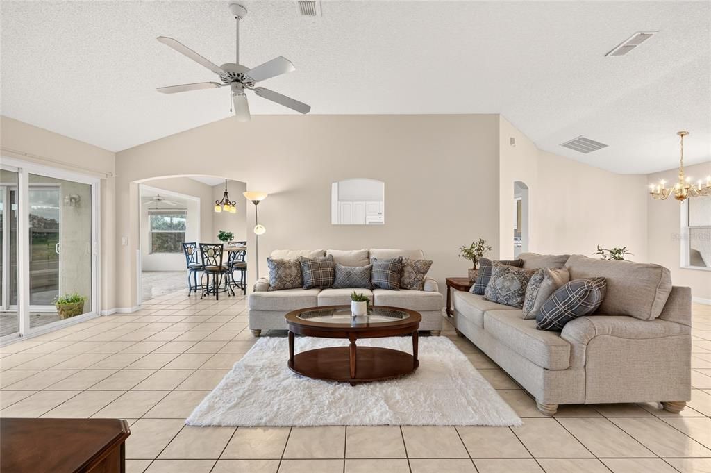 For Sale: $350,000 (2 beds, 2 baths, 1417 Square Feet)