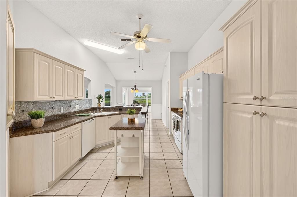 For Sale: $350,000 (2 beds, 2 baths, 1417 Square Feet)