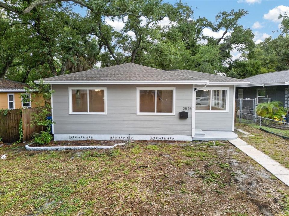 En Venta: $249,000 (2 camas, 1 baños, 695 Pies cuadrados)