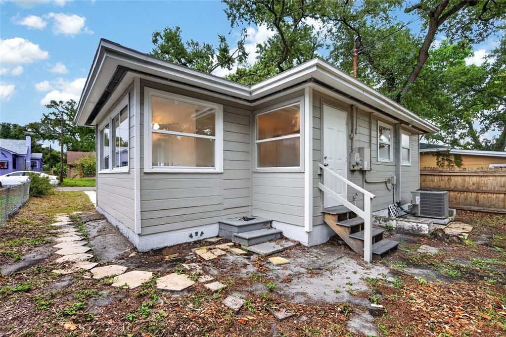 En Venta: $249,000 (2 camas, 1 baños, 695 Pies cuadrados)