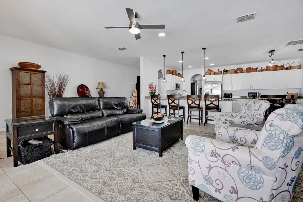 En Venta: $665,000 (4 camas, 3 baños, 3000 Pies cuadrados)