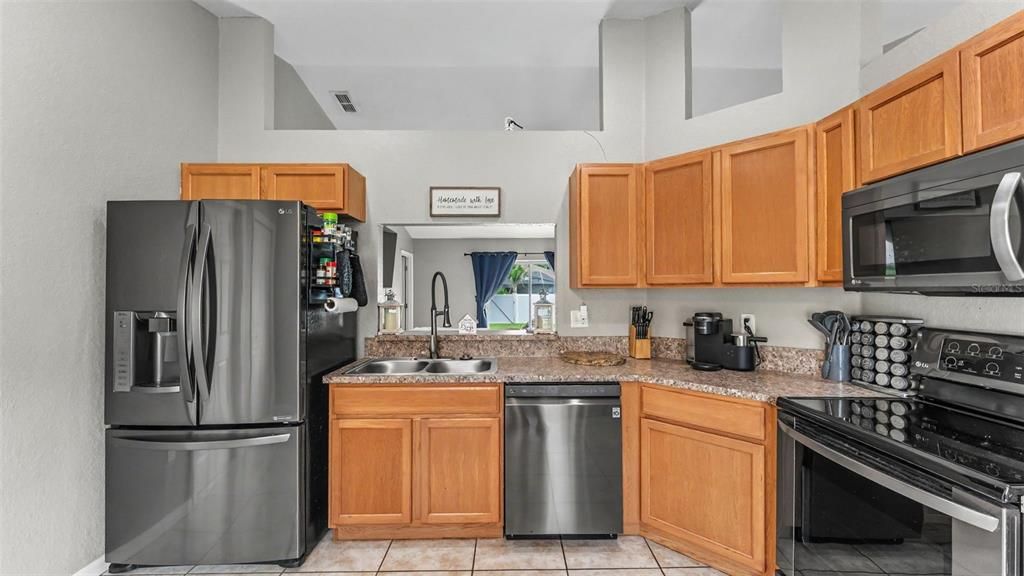 For Sale: $245,000 (3 beds, 2 baths, 1252 Square Feet)