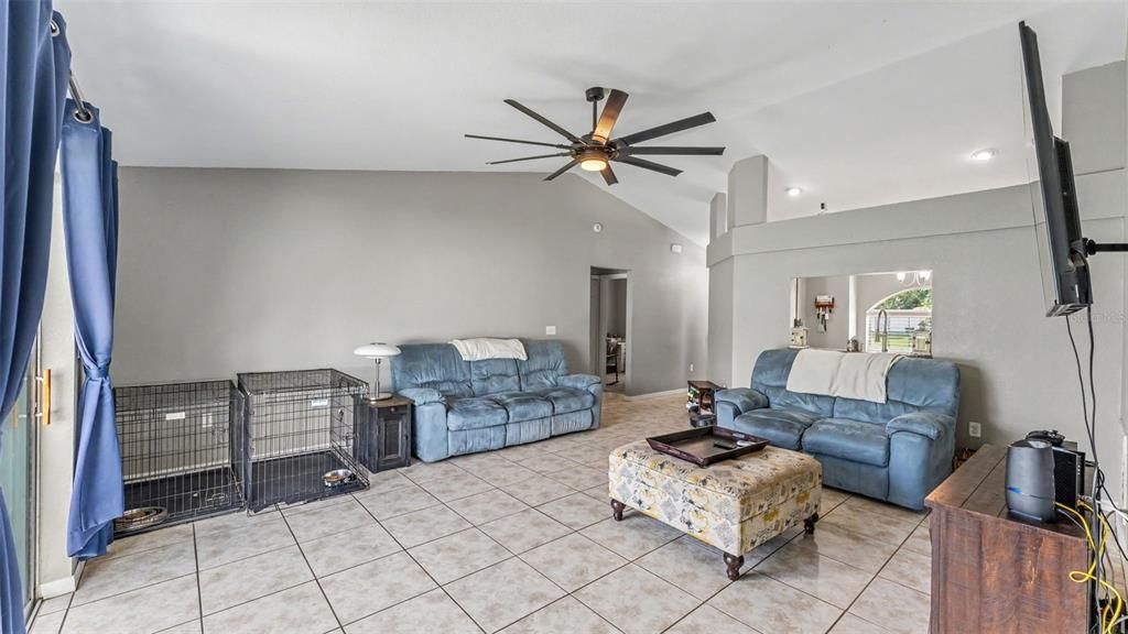 For Sale: $245,000 (3 beds, 2 baths, 1252 Square Feet)