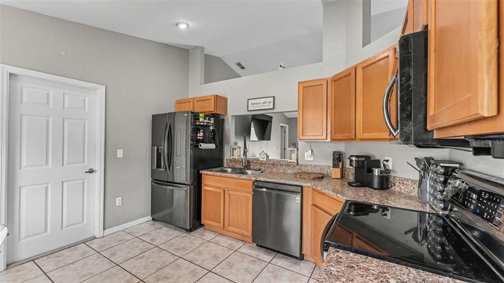For Sale: $245,000 (3 beds, 2 baths, 1252 Square Feet)