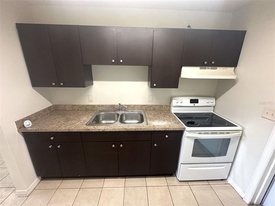 В аренду: $1,295 (2 спален, 1 ванн, 1296 Квадратных фут)