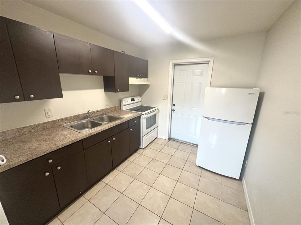 В аренду: $1,295 (2 спален, 1 ванн, 1296 Квадратных фут)
